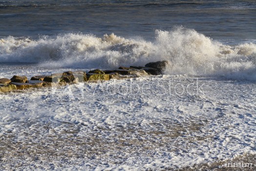 Bild på Waves crashing on beach